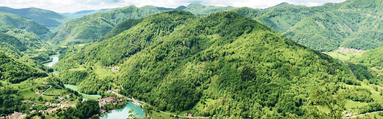 Blick auf den See von Most na Soči in Slowenien