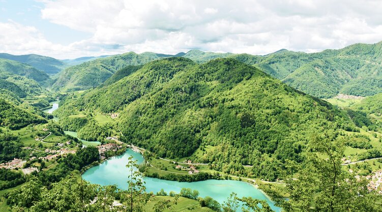 Blick auf den See von Most na Soči in Slowenien