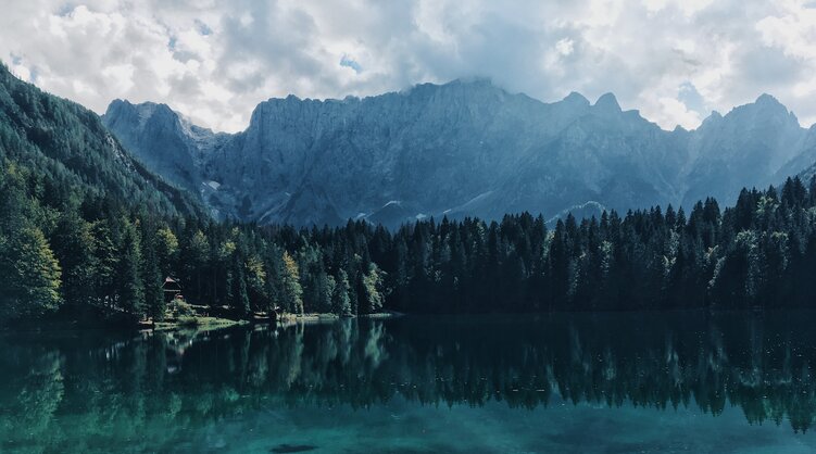 Laghi di fusine Alpe Adria trail | © Elisa Kerschbaumer (unsplash)