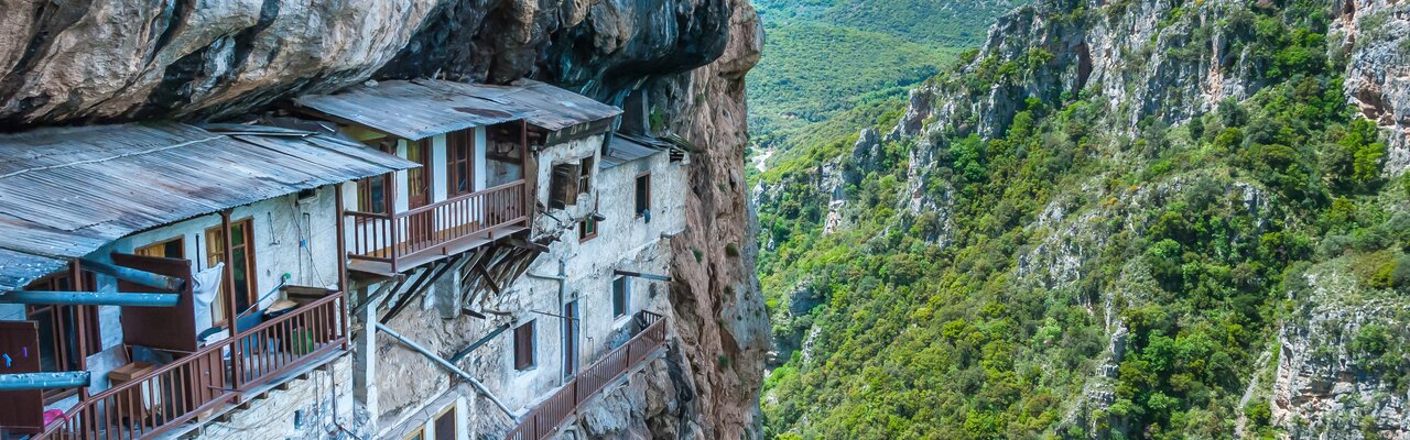 Blick in die Lousios Schlucht am Menalon Trail im Peloponnes, Griechenland
