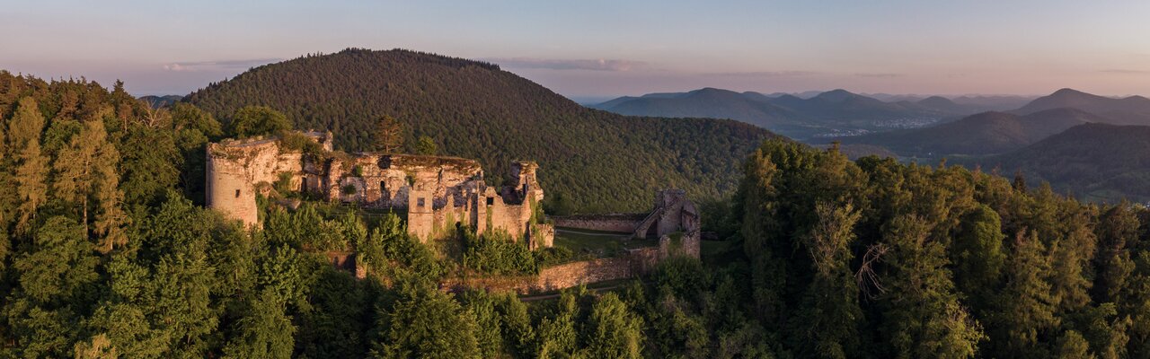Burgruine Neuscharfeneck | © shutterstock.com