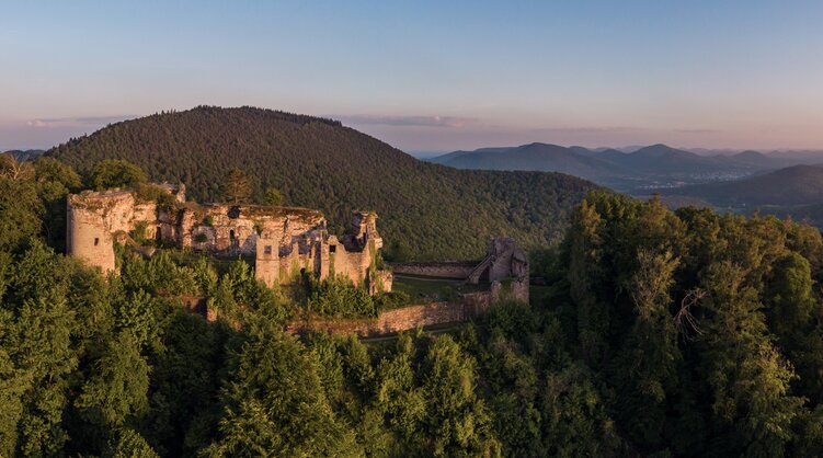 Burgruine Neuscharfeneck | © shutterstock.com