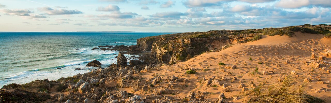 Ausblick vom Fischerpfad auf der Rota Vicentina auf die Küste