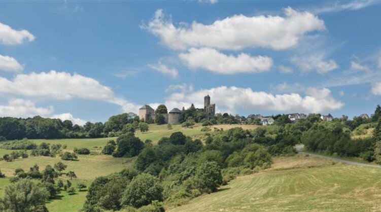 Burg Greifenstein im Westerwald | © shutterstock.com