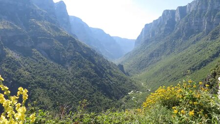 Griechenland – Tiefe Schlucht und urige Dörfer im grünen Norden (Selfguided)