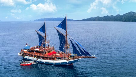 Indonesia Sailing Adventure: Raja Ampat 