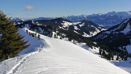 Winterzauber im Allgäu: Schneeschuhwandern & Hüttenromantik