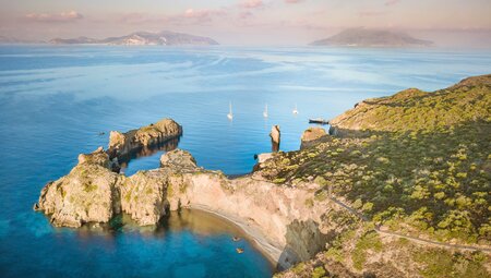 Highlights der Liparischen Inseln erwandern