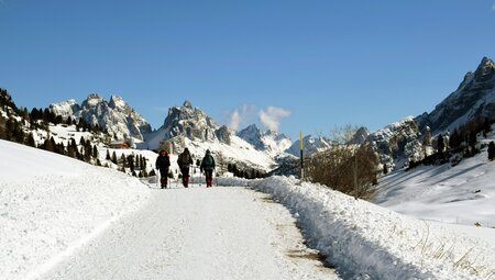 Winterliche Wanderung in den tief verschnneiten Dolomiten - Winterwandern