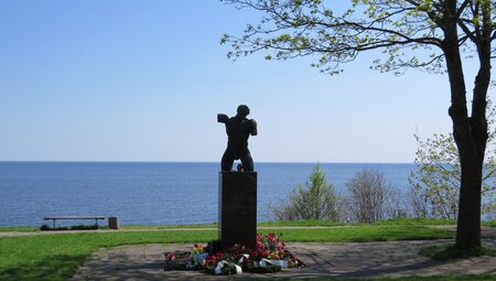 Riga bis St. Petersburg statue