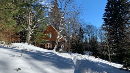 Hütte in der Tatra im Winter