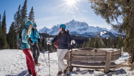 Winterliche Wanderung in den tief verschneiten Dolomiten - Winterwandern