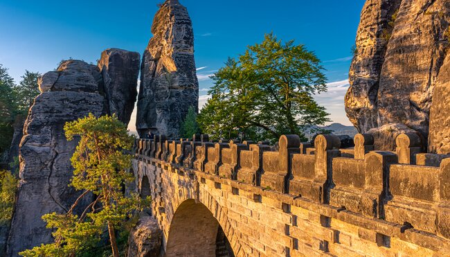 Nationalpark Sächsische Schweiz - tiefe Schluchten & bizarre Felsen