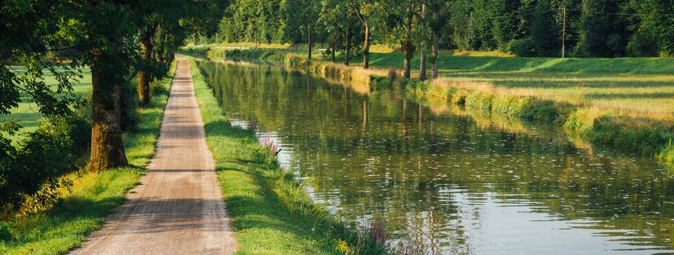 Radfahren entlang des Burgund-Kanals: Von Montbard nach Dijon
