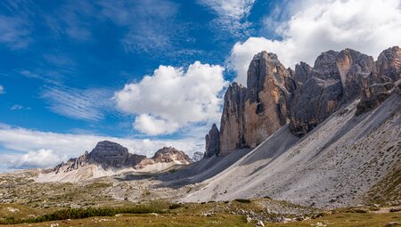 Blick auf die Drei Zinnen in den Dolomiten