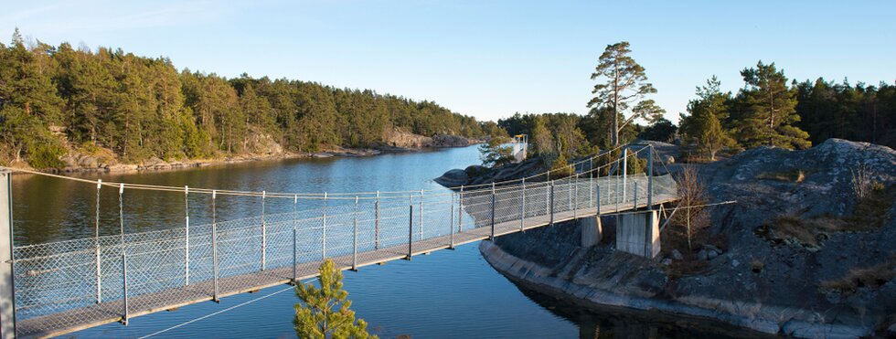 Brücke über ein Gewässer im Naturreservat Stendörren