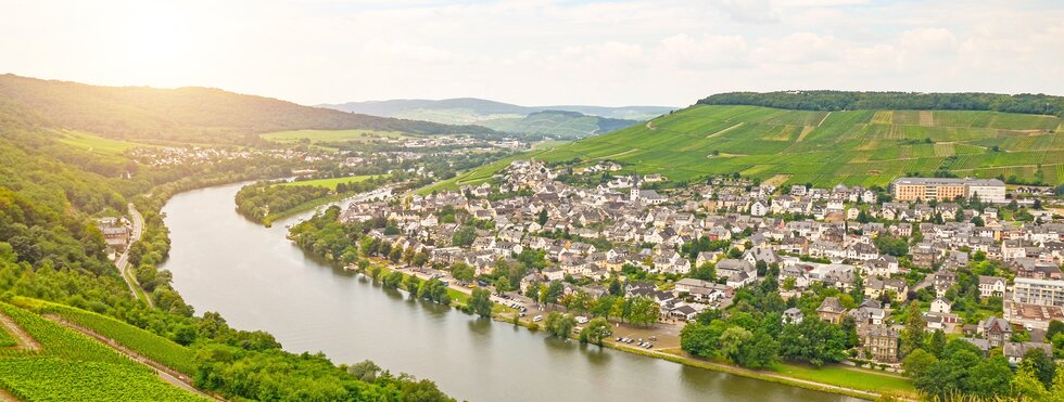 Blick auf Bernkastel-Kues an der Mosel