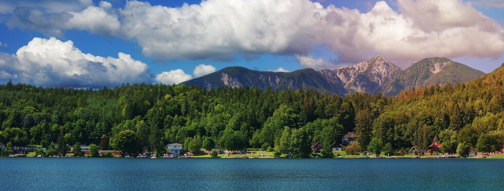 Klopeiner See vor den Alpen